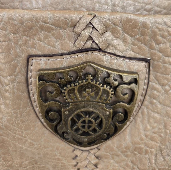Nicole Miller Beige Y2K Shoulder Bag with Bag Charm and Emblem - Picture 4 of 15